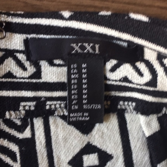 NWT Forever 21 Aztec Tribal Black White Shorts M - Picture 2 of 3